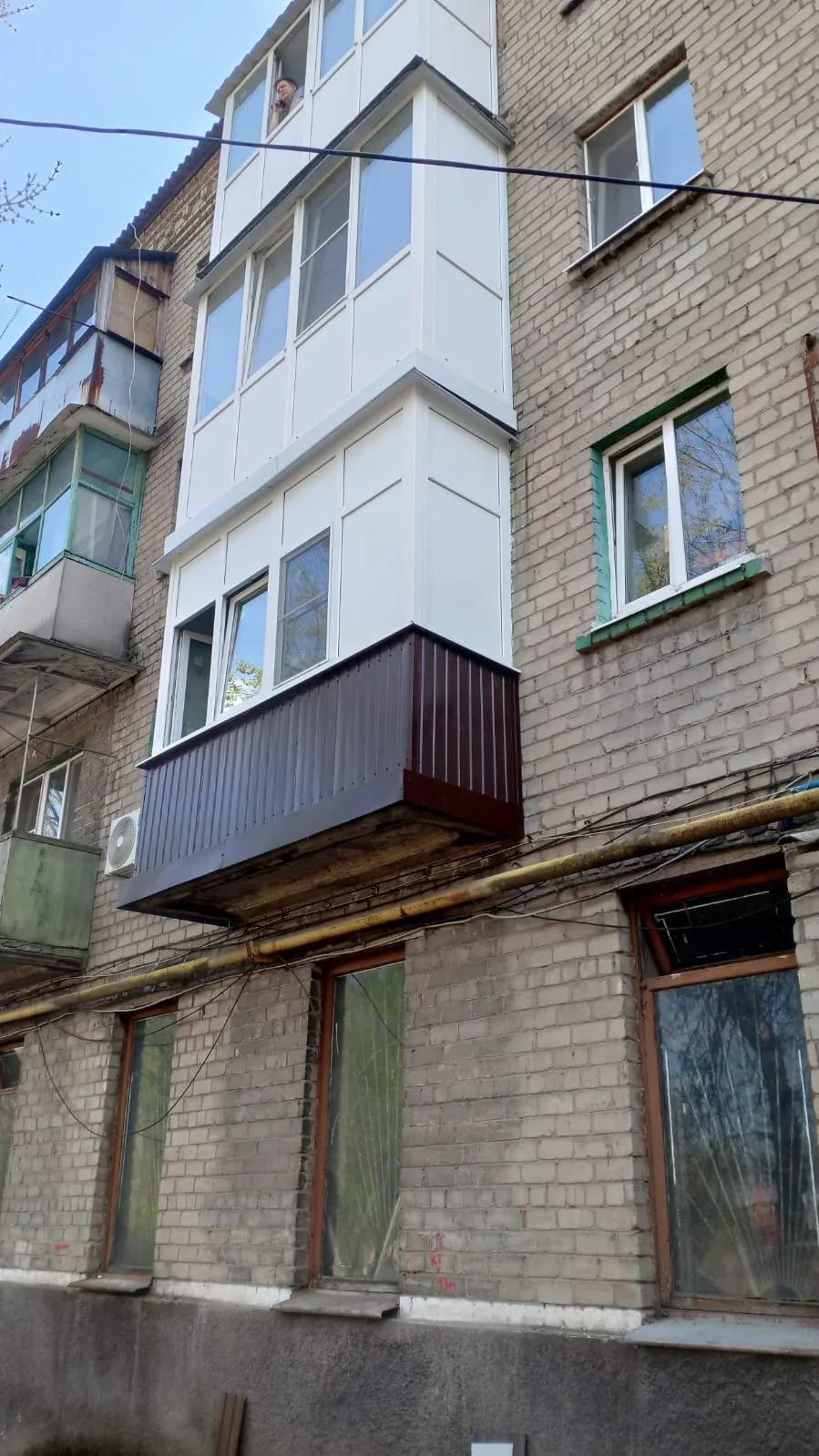 ПВХ-остекление с защитным коробом плиты